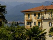 Hotel Flora - בית מלון באגם מג`ורה